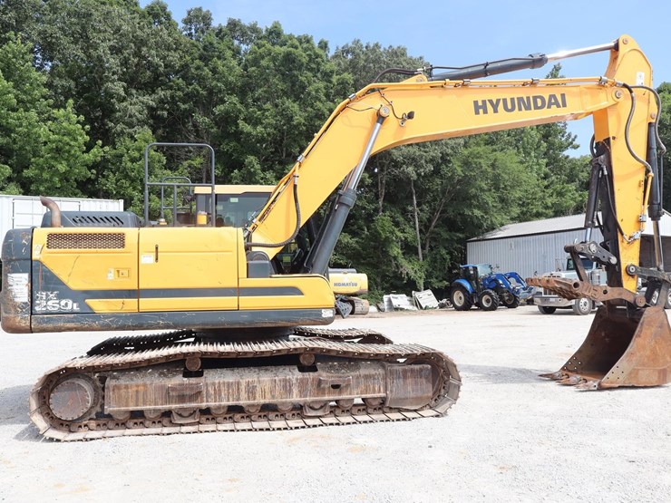2019-hyundai-hx260l-image-6