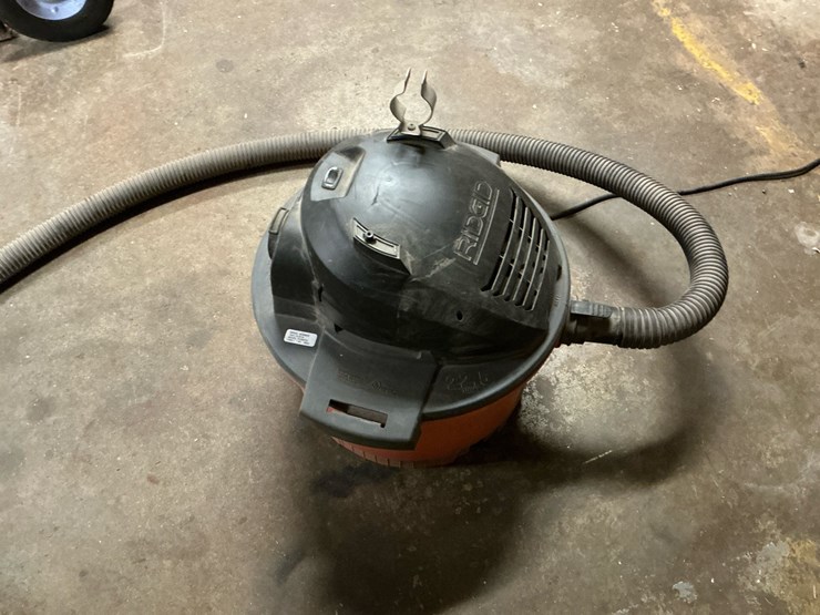 #104-•-2-milwaukee-4-1/2"-corded-angle-grinders-and-ridgid-wet&dry-shop-vac-image-15