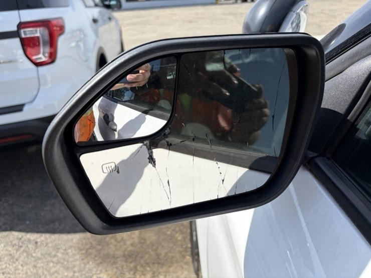 2020-ford-explorer-image-34