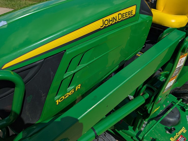 2012-john-deere-1026r-image-16