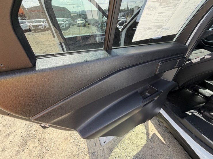 2020-ford-explorer-image-21