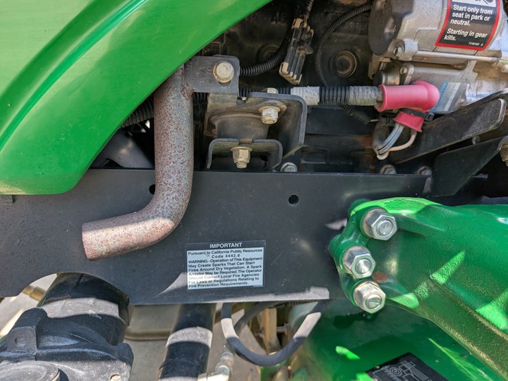 2012-john-deere-1026r-image-23