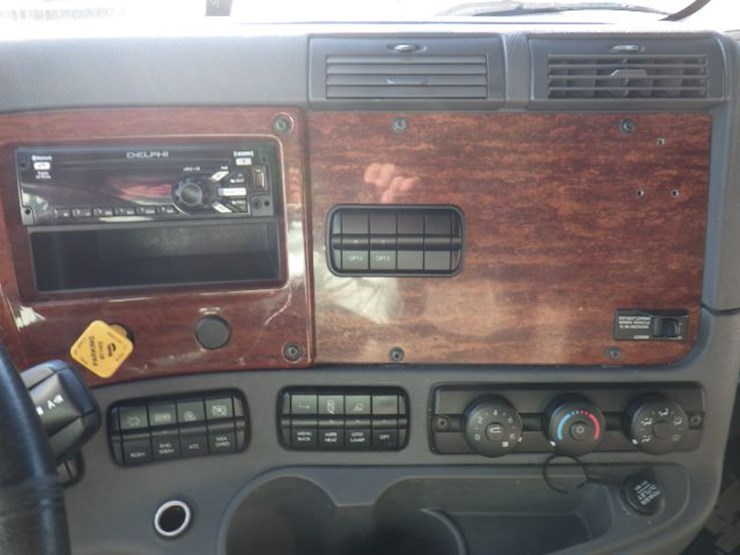 2018-freightliner-cascadia-113-image-19