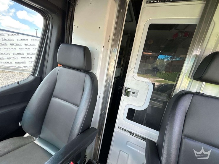 2021-mercedes-benz-sprinter-4500-image-19
