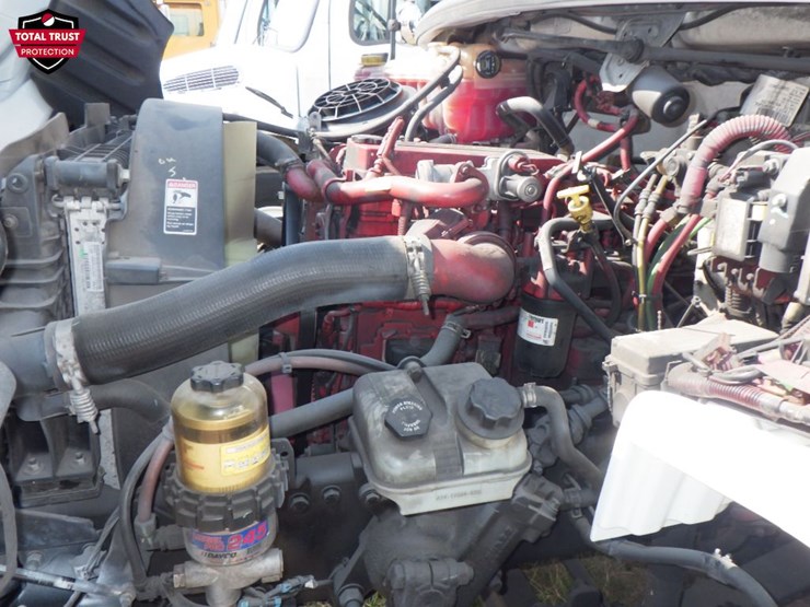 2020-freightliner-m2-106-image-13