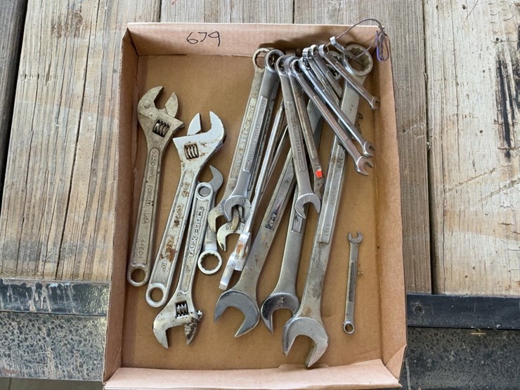 standard-combination-wrench-set-and-adjustable-wrenches-image-1