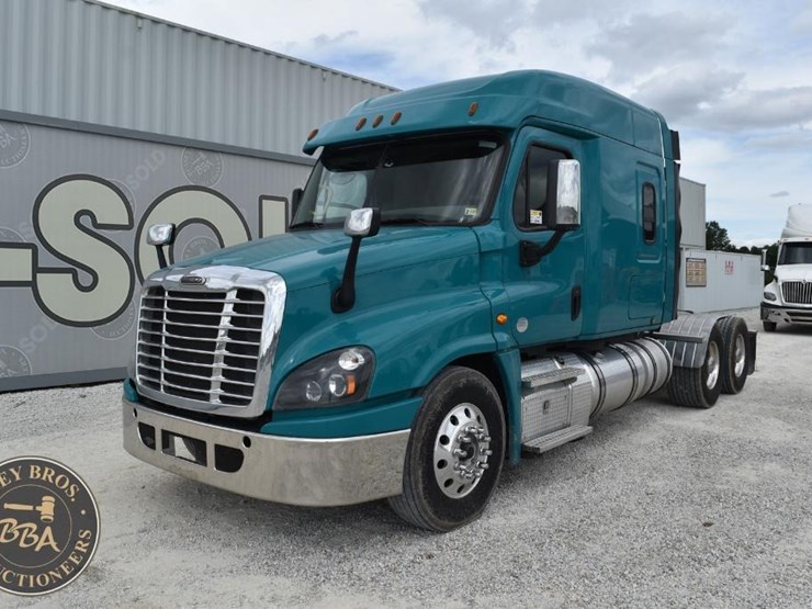 2016-freightliner-cascadia-125-image-2