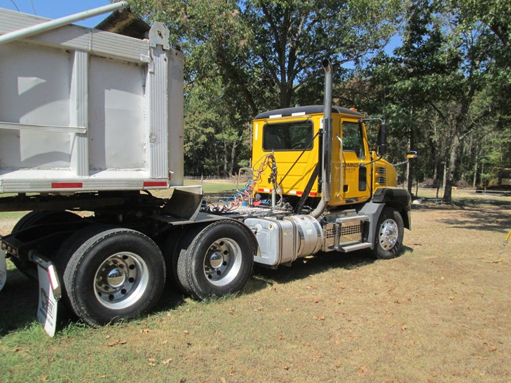 2019-mack-anthem-64t-image-3