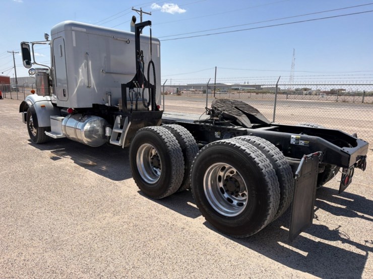 2015-peterbilt-367-image-8