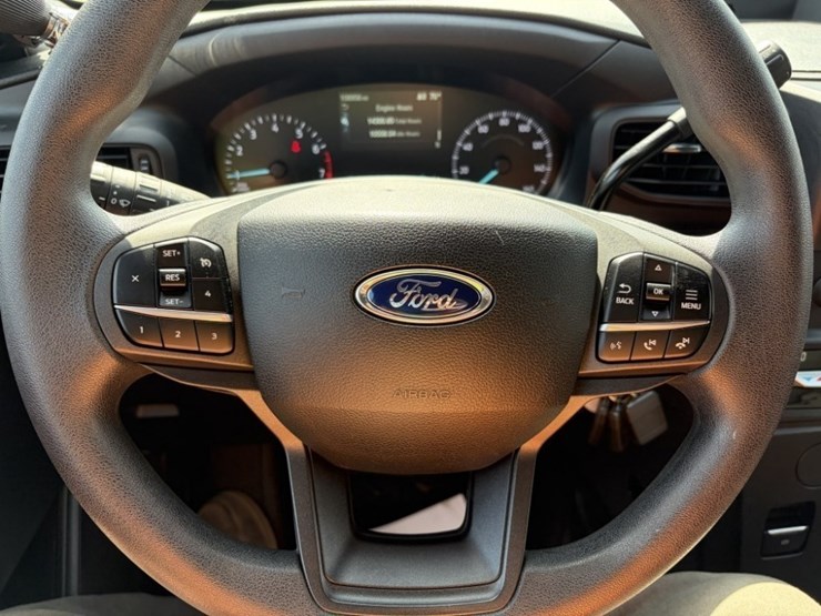 2020-ford-explorer-image-32