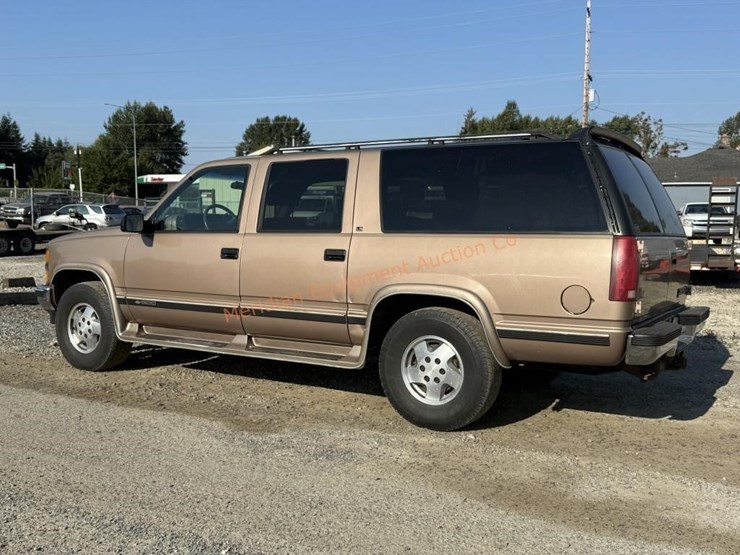 1995-chevrolet-suburban-1500-ls-image-3