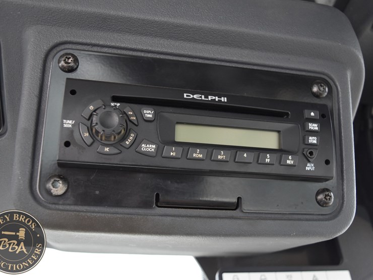 2010-deere-670g-image-61