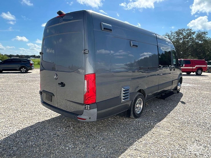 2010-mercedes-benz-sprinter-4500-image-3