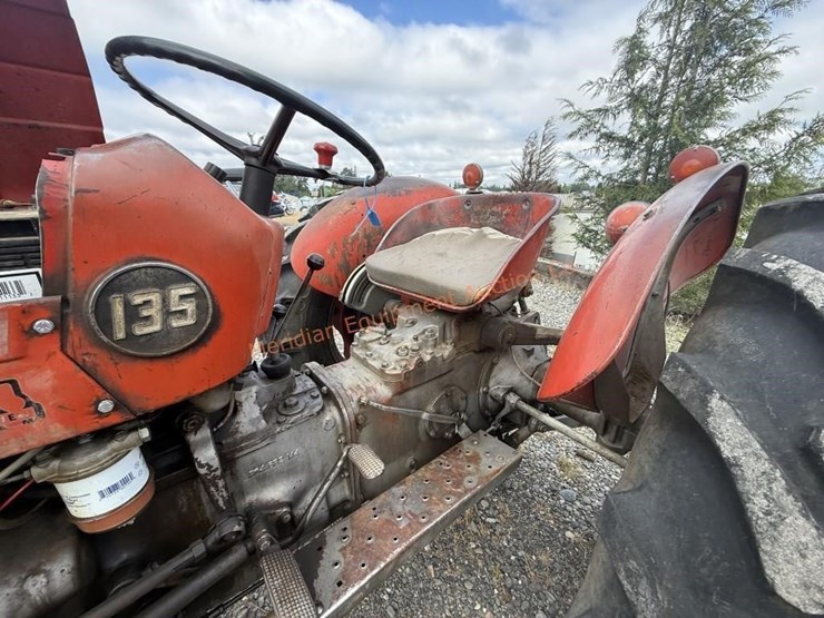 massey-ferguson-135-image-6
