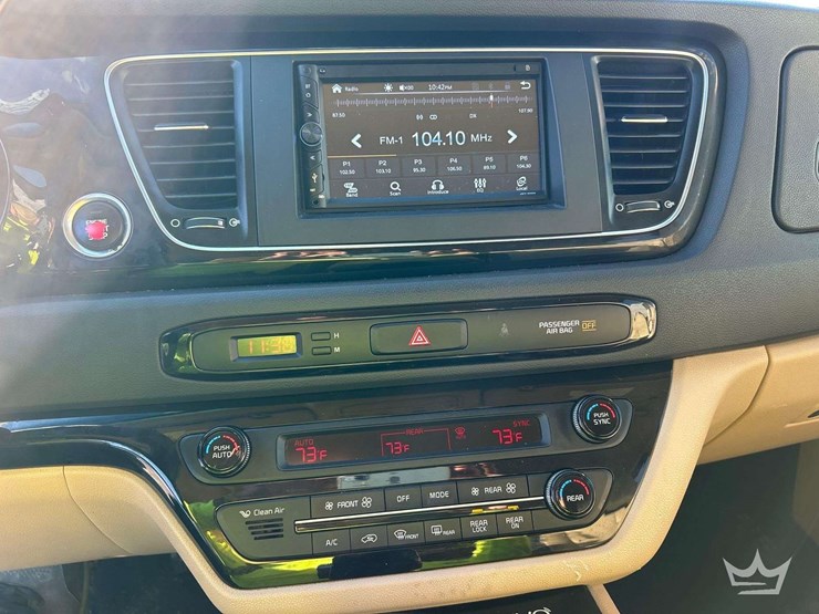 2015-kia-sedona-image-17