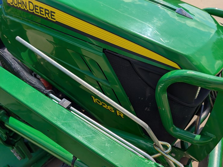 2012-john-deere-1026r-image-55