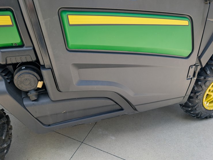 2019-john-deere-gator-image-32