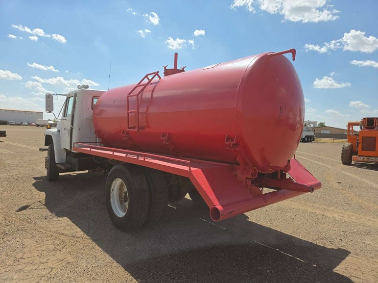 1984-international-1954-conventional-cab-image-5