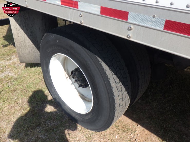 2020-freightliner-m2-106-image-5