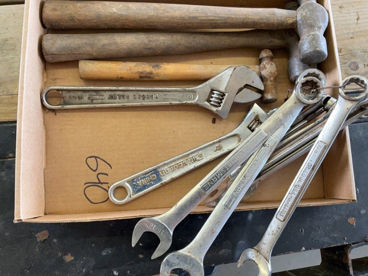 craftsman-standard-combination-wrench-set,-adjustable-wrenches,-and-hammers-image-2