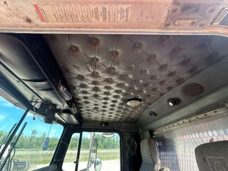 2001-kenworth-t800-image-32