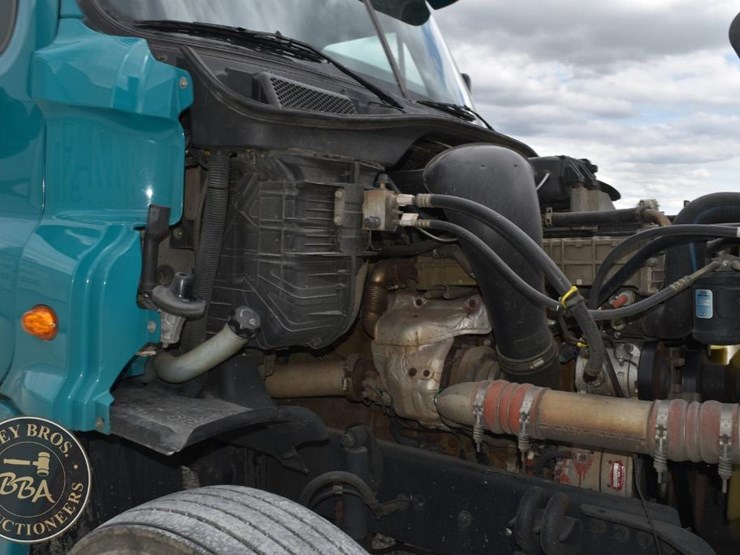 2016-freightliner-cascadia-125-image-31