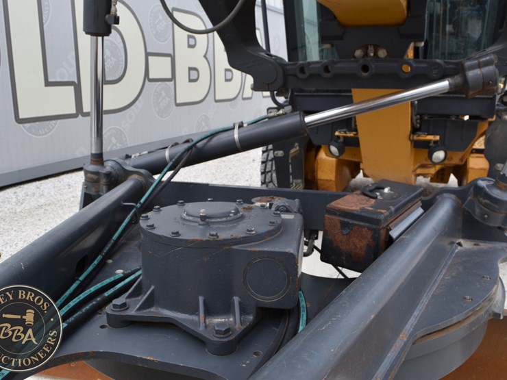 2010-deere-670g-image-26