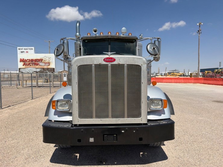 2015-peterbilt-367-image-2
