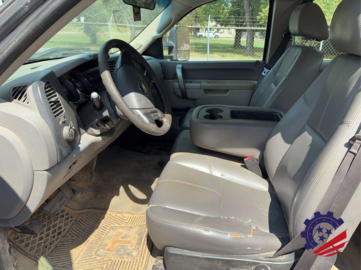 2013-chevrolet-silverado-2500hd-image-64