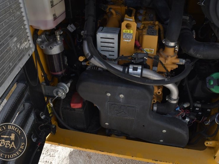 2015-caterpillar-287d-image-38