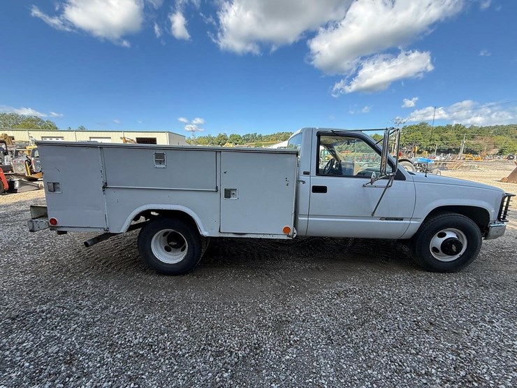 1992-chevrolet-cheyenne-3500-image-5
