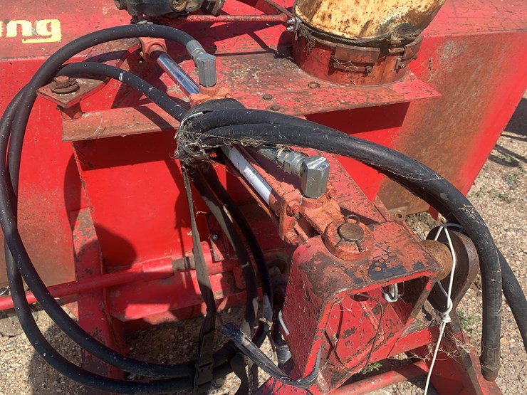 farm-king-960-snowblower-image-12