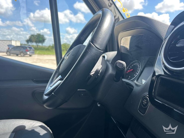 2021-mercedes-benz-sprinter-4500-image-16