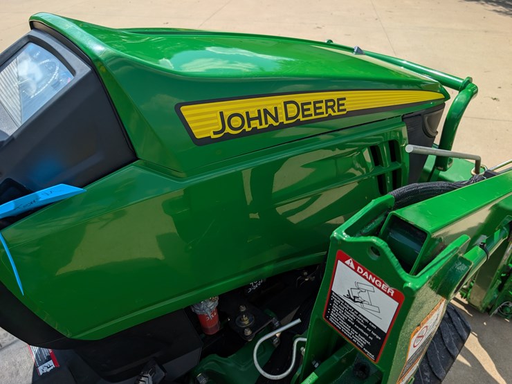 2012-john-deere-1026r-image-51