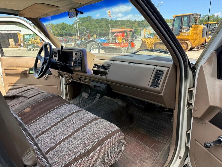 1992-chevrolet-cheyenne-3500-image-12