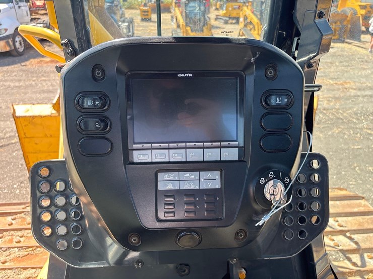 2017-komatsu-d61p-image-22