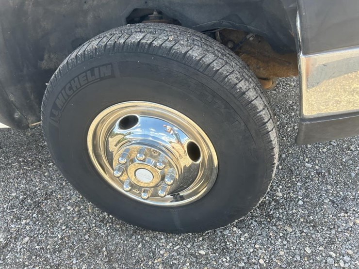 2007-chevrolet-3500-image-16