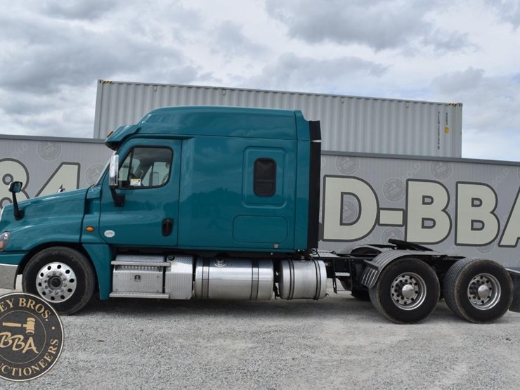 2016-freightliner-cascadia-125-image-5