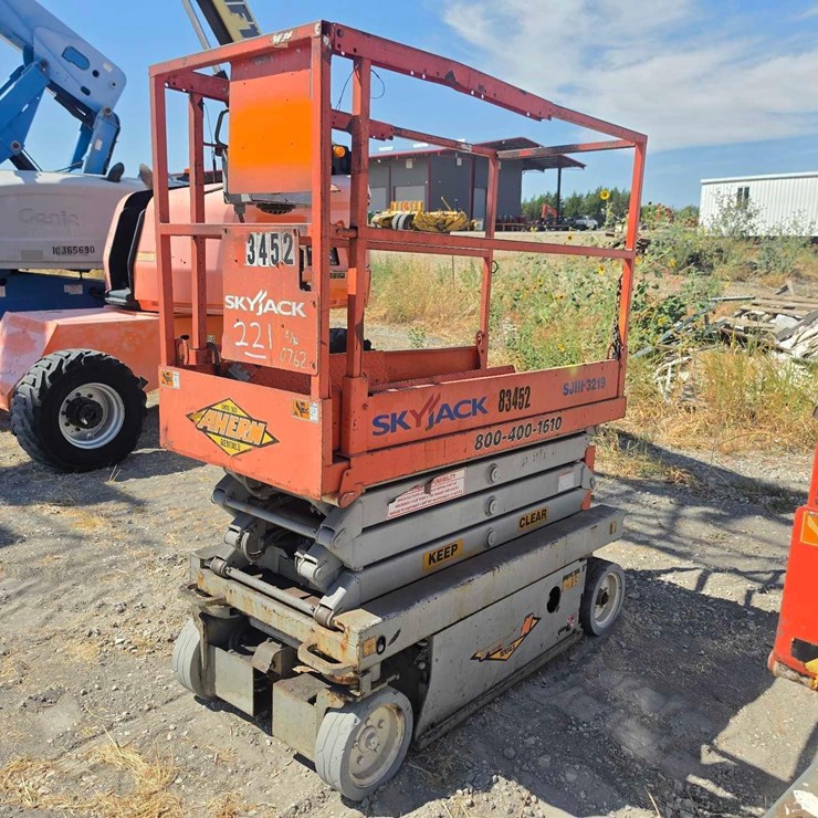 SKYJACK SJ3219 SCISSOR LIFT