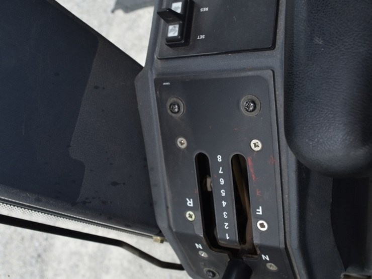 2010-deere-670g-image-59
