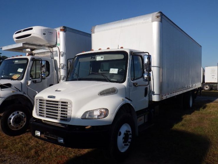 2017-freightliner-m2-106-image-1