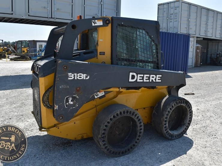 2012-deere-318d-image-7