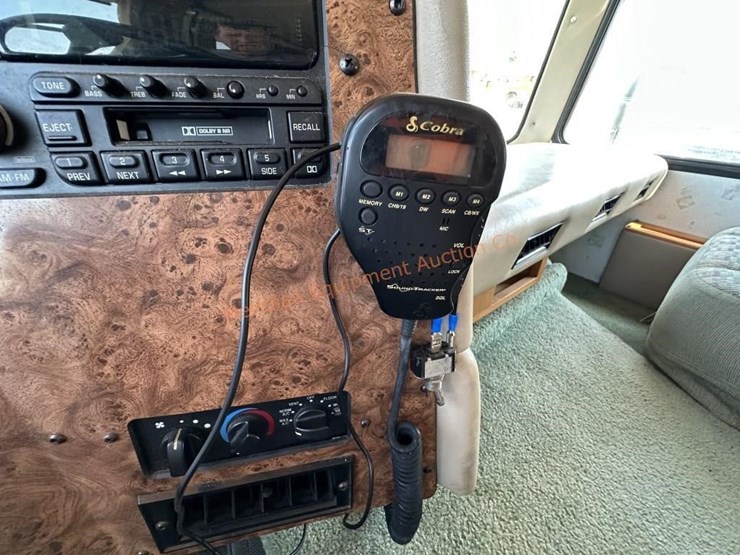 1999-safari-trek-24'-motorhome-image-59