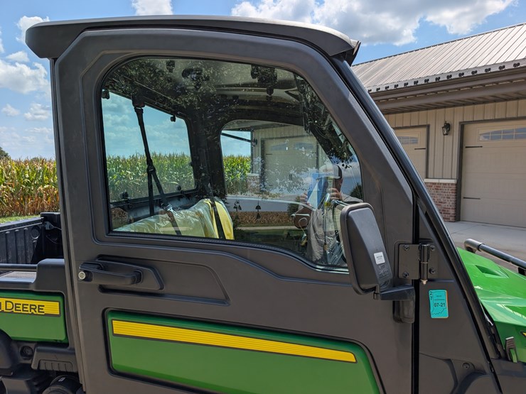 2019-john-deere-gator-image-33