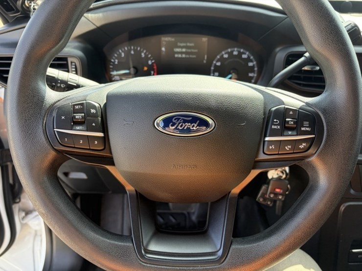 2020-ford-explorer-image-30