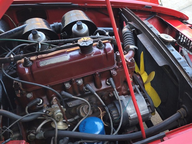#1021-•-offered-at-no-reserve-|-1969-mg-mgb-gt-image-4