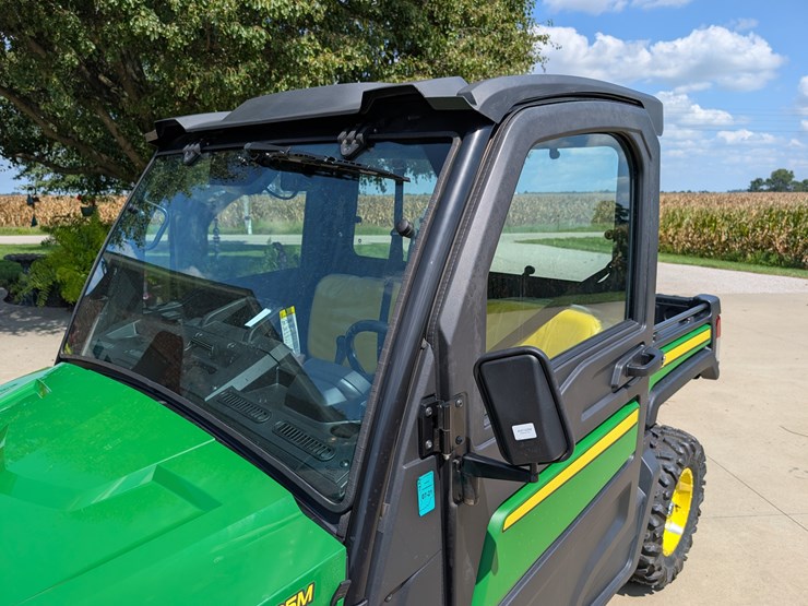 2019-john-deere-gator-image-16