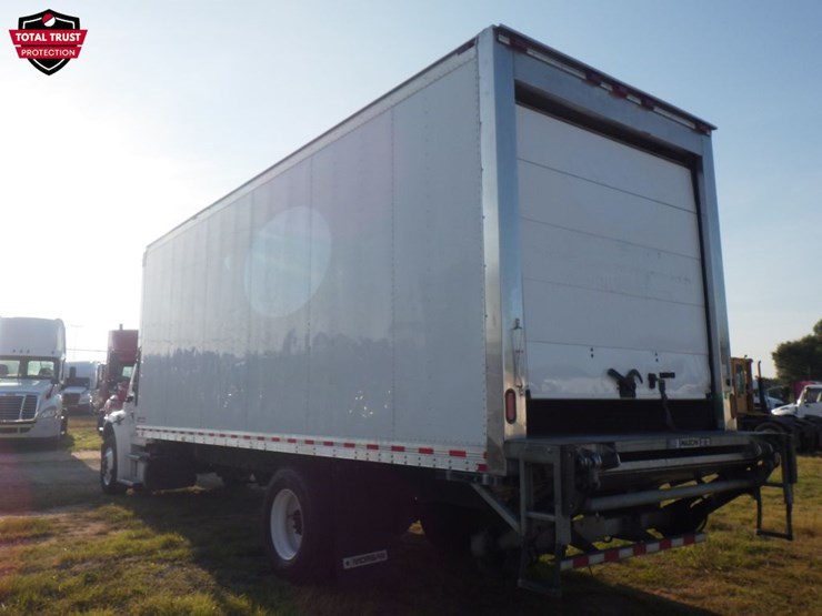 2020-freightliner-m2-106-image-11