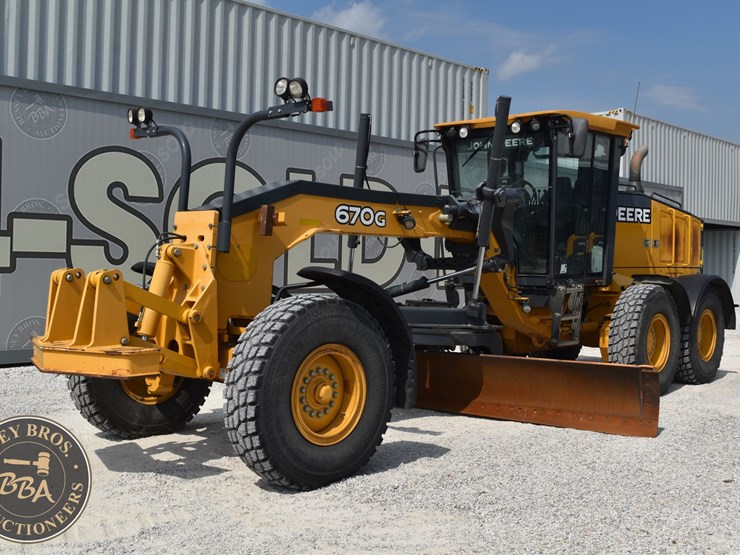2010-deere-670g-image-3