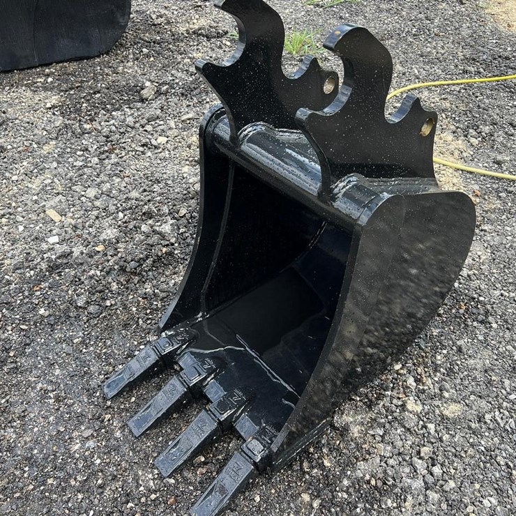 18” Quick Attach Excavator Bucket For KX40